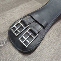 Padded Leather Dressage Short Girth *gc/fair, dirty, film, faded, hairy seams, rubs, creases/folds
