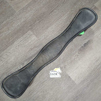 Padded Leather Dressage Short Girth *gc/fair, dirty, film, faded, hairy seams, rubs, creases/folds
