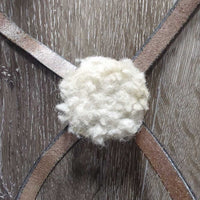 Flat Figure 8 Noseband *vgc, stiff, dry, dusty, twists
