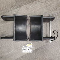 2 Reversible Plastic Jump Cups,1 pin only, string *vgc, mnr dirt, scuffs
