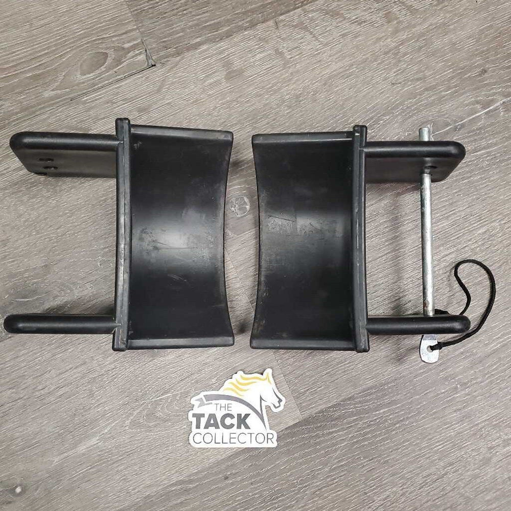 2 Reversible Plastic Jump Cups,1 pin only, string *vgc, mnr dirt, scuffs