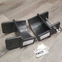 2 Reversible Plastic Jump Cups,1 pin only, string *vgc, mnr dirt, scuffs