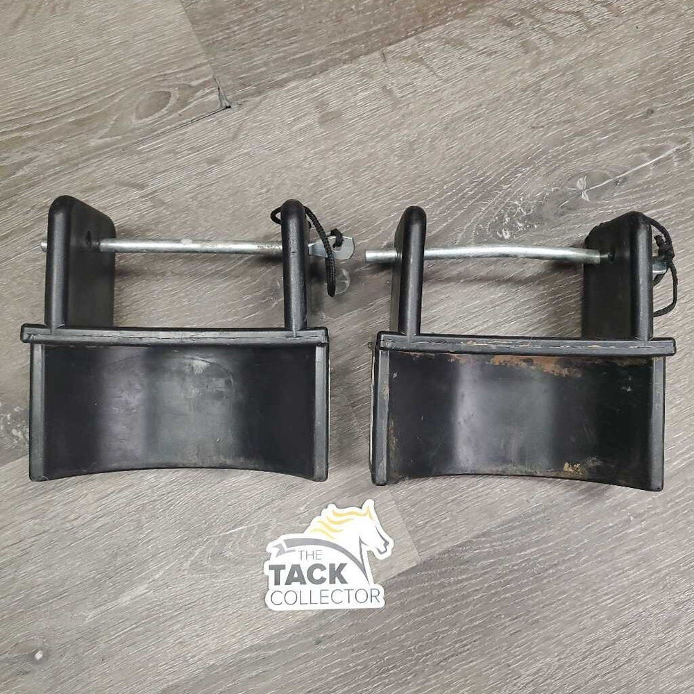 2 Reversible Plastic Jump Cups, pins, string *vgc, bent pin, dirt, scuffed