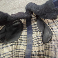 Hvy Mesh Fly Mask, Ears *fair, torn ear, dirty, clumpy, hair
