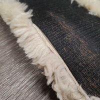 Wide Sheepskin Short Girth, d ring *gc, v.thin edges, mnr dirt, hair, dingy, clumpy, rubs
