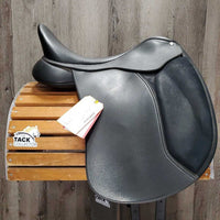 17.5" *Adj. MW/Blue Gullet In Wintec 500 Dressage Saddle, Blue Wintec Cover, 6 Velcro Blocks, Black (Med) Gullet, Info Packet & Tool, CAIR Panels, Front & Rear Gusset Panels, Flaps: 16.5"L x 12.5"W
