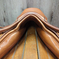 17.5" *Adj Med *Black Gullet In Bates Caprilli Close Contact, 2 Billet Guards, 2 Front Velcro Blocks, 2 Bates Stirrup Leathers, Black Shedrow Cover, CAIR Panels, Rear Gusset Panels, Flaps: 14.25"L x 13.5"W Serial #: V0603418-43
