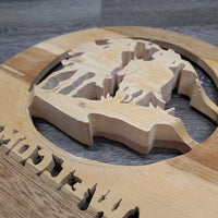 Round Wood Laser Cut "Welcome" Sign *vgc, mnr scratches
