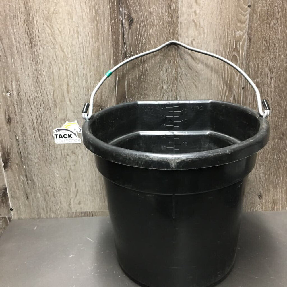 Flat Back Bucket, handle *vgc, dirt, scuffed, chews