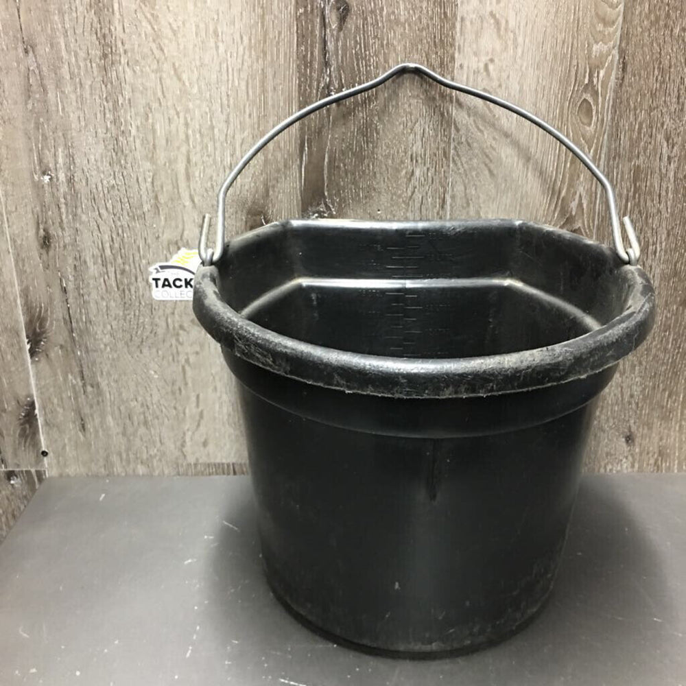 Flat Back Bucket, handle *vgc, dirt, scuffed, chews