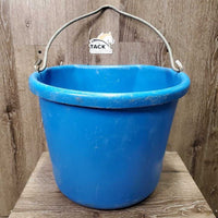 Flat Back Plastic Water Bucket *gc, clean, scratches, chews, older, mnr bent edges, oxidized handle