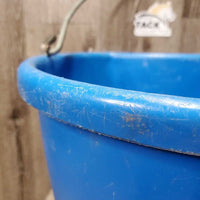 Flat Back Plastic Water Bucket *gc, clean, scratches, chews, older, mnr bent edges, oxidized handle
