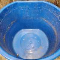 Heated Plastic Water Bucket *vgc, mnr scratches, dirty, bottom storage crack, works?

