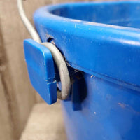 Heated Plastic Water Bucket *vgc, mnr scratches, dirty, bottom storage crack, works?
