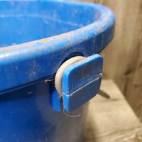 Heated Plastic Water Bucket *vgc, mnr scratches, dirty, bottom storage crack, works?
