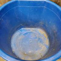 Heated Plastic Water Bucket *vgc, mnr scratches, dirty, bottom storage crack, works?