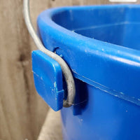 Heated Plastic Water Bucket *vgc, mnr scratches, dirty, bottom storage crack, works?
