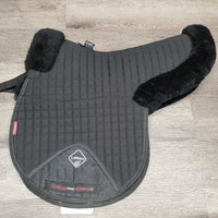 Fitted Quilt Sheepskin Hunter Pad, rolled edges *xc/vgc, clean, mnr dirt, pills, hair, clumpy rubs, threads
