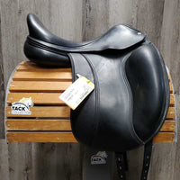 17.5" MW 5.5" Equipe Oracle Dressage Saddle, Equipe Red/White Cotton Cover, Foam Panels, Xlg Exterior Front Blocks, Flaps: 15.5"L x 12"W Serial #: 17.5 N01070118 DORES +1M

