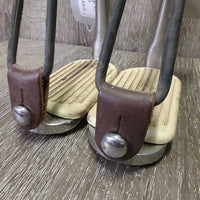 Pr Safety Stirrups, Grips, elastic, leather keepers *gc, dirty, mnr cracking elastics, mnr scratches, scuffs & stains
