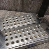 Flexi Stirrup Irons, Cheese Grater Grips *gc, clean & residue, scratches
