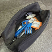7 pcs Braiding Kit: scissors, thread, needle, mane comb, braiding guide, pull through brush, bag *gc, mnr dirt & rubs
