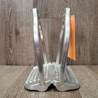 Pr Aluminum Jump Wide Base Stirrup Irons, raised spokes *vgc, mnr dirt, scuffed, scratches
