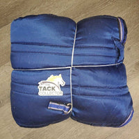 Med Quilt Stable Blanket, 2 legs, tail *gc, unstitched, mnr hair, dirt, snags, rubs, threads, pills, puckers
