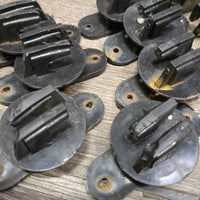 18 Assorted Plastic Electric Fence Clips *gc, rubs, scratches, stains
