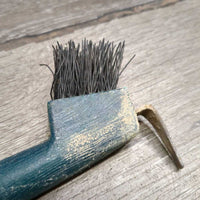 Plastic Hoof Pick, Bristle Brush *vgc, dirt, rust & bent bristles
