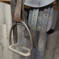 Middleton & Sons WW1 Cavalry Saddle, 2x Stirrup Irons & Leathers, Girth *NOT for Riding - DISPLAY ONLY
