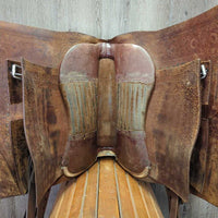 14" Silver Cloud Peruvians Show Saddle: 3 pads, 2 wool/1 Corona (leather), Tapacola(tail), Batacola(crupper), Cruzeta(connector), Retrancas(straps), Stirrups, latigos, String Cinch, Breastplate, Headstall, Hackamore, Reins, Tapa Ojos (eye covers), Bag
