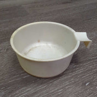 Plastic Feed Scoop, short handle *gc, hair, mnr dirty

