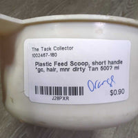 Plastic Feed Scoop, short handle *gc, hair, mnr dirty
