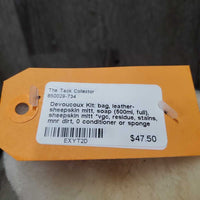 Kit: bag, leather-sheepskin mitt, soap (500ml, full), sheepskin mitt *vgc, residue, stains, mnr dirt, 0 conditioner or sponge
