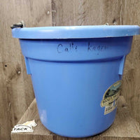 Flat Back Plastic Bucket *gc, dirt, scuffs, faded, residue, scuffs, scrapes, smells
