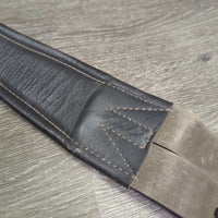 Padded Leather Girth, 2x els, roller buckles *vgc, older, clean, mnr dirt/residue, hair, scuffs
