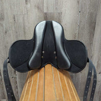 Synthetic Leadline Saddle *vgc, mnr dirt & hair
