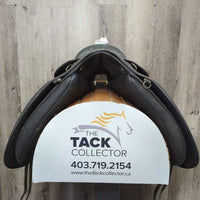 17" Adj *Blue M/W in Wintec Isabell Synthetic Dressage Saddle, CAIR Panels, Flaps: 16.75"L x 12.5"W Serial #: 386348
