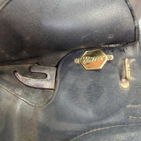 17" Adj *Blue M/W in Wintec Isabell Synthetic Dressage Saddle, CAIR Panels, Flaps: 16.75"L x 12.5"W Serial #: 386348
