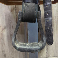 16" XW Big Horn Synthetic & Leather Endurance Saddle, 1 latigo, 1 off-billet, 2 laces, Plastic Stirrups, 2 Fender Hobbles Serial #: 116
