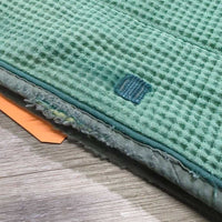 Quilt Waffle Jumper Pad, piping *gc/fair, clean, cut loops, v. faded, holey edges, mnr puckers, threads, stains, rubs, pills
