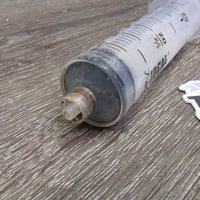 Plastic Syringe *gc/fair, mnr dirt, scuffs, residue

