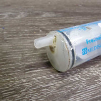 Plastic Syringe *gc, mnr dirt, scuffs, residue
