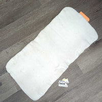 1 Fleece No Bow Leg Quilt *fair, clean, dingy, thin, stretched, mnr hair, stains, folds, creases, v.pilly, tear

