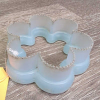 Plastic Flower Curry Comb *gc, older?, faded, mnr dirt, hair, stains, scuffs
