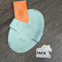 Rubber Curry Comb *gc/fair, v.faded, crackles, clean, mnr dirt, stains
