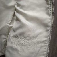 Light Quilt Vest, Zipper *gc, puckers, threads, mnr unstitched seam, loose lining, edge stains
