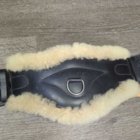 Anatomical Sheepskin Lined Short - DRessage Girth, x2 els, d ring *xc, mnr scratches, scuffs, rubs, hair
