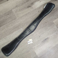 Thick Padded Leather Short - Dressage Girth, 2x els *vgc, clean, creases, mnr residue, hair, rubs & scratches
